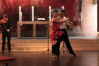 Tangopaar Kathrin und Andre beim Gottesdienst 2017 / Foto: Helga Fitzner